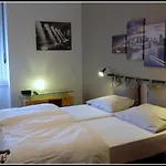 Piazza Goldoni 3*