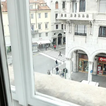 Piazza Goldoni 3* 的里雅斯特