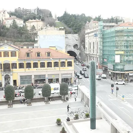 Oda ve Kahvaltı Piazza Goldoni 3*