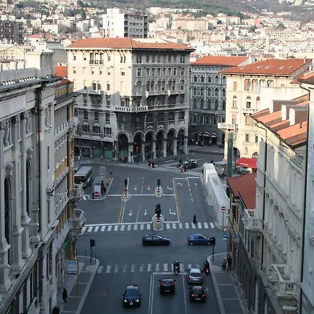 Piazza Goldoni 3* Trieste