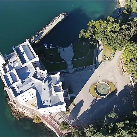 Bed and breakfast Piazza Goldoni 3*