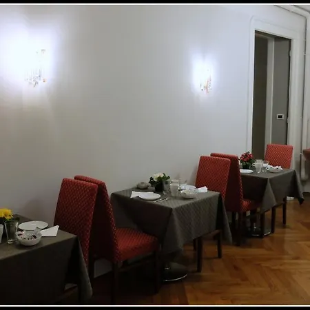Piazza Goldoni 3*
